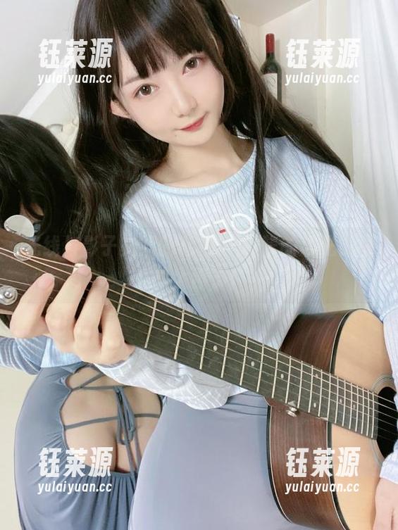 光线与影子交织的私拍，51酱的油光袜图集太撩了！