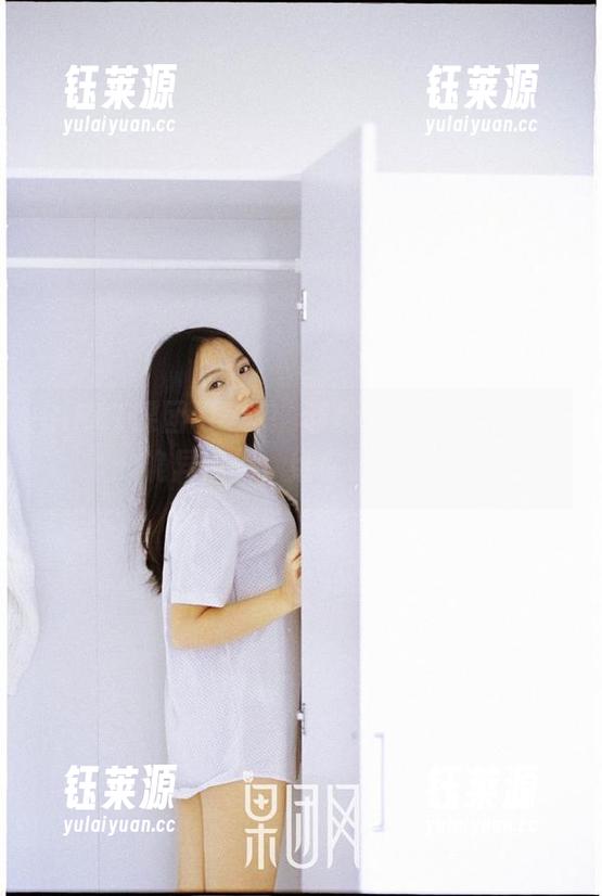 GIRLT果团网 - 龚玥菲粉色图包，精选的诡异清新，给你眼前一亮