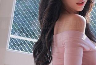 Habin夏彬(하빈)的私拍：衣柜里的棉袜，偶尔也柔软得让人心动。