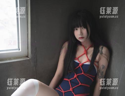 又是一组Hizzy(히지)的JK写真，真是让人忍不住瞄了好几眼！