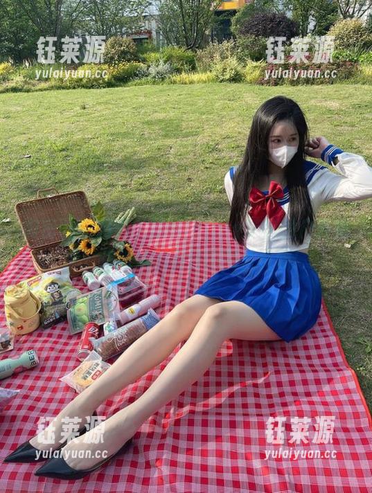 微密圈 - 阳光、黑丝与July芝岚的户外秘密：你绝对想不到的图片资源！