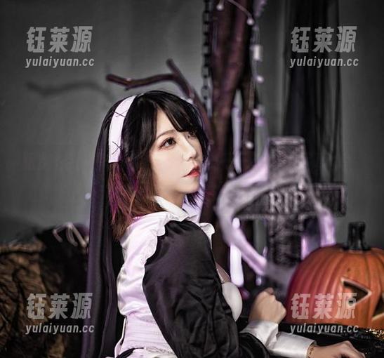 跟随Leah梓未游走于蓝色妖姬的高清写真集，心情果然随之飘摇。