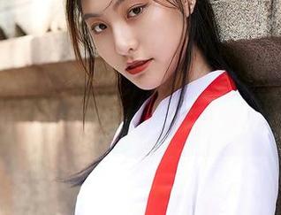 MiiTao蜜桃社 – Cris_卓娅祺红裙图集更新：每一张都像是在向我发射小电波！