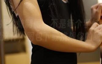 ROSI嫩学妹制服：不是每个学妹都能撑得起这件，图包下载挑战你的眼光！