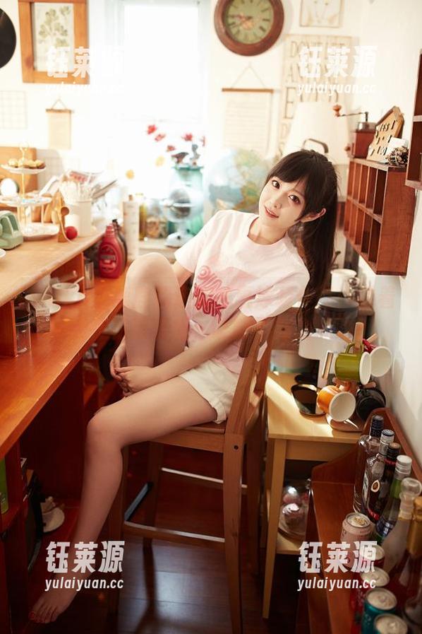 Shika小鹿鹿精选加藤惠泳装作品：透着一股神秘和诱惑，谁能不为之心动？
