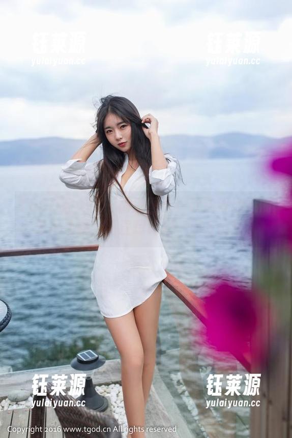 TGOD推女神 - 高清图集：欧阳妮娜娜的裸足之旅，简直想跟她一起去散步。