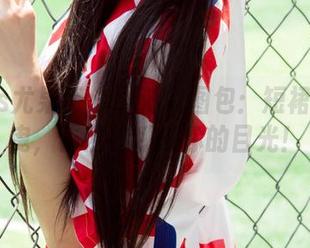 UGirls尤果网 – 小潘鼠图包：短裙轻轻摇曳，仿佛在呼唤你的目光！