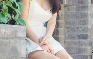 UGirls尤果网 – 游泳池边的写真小清新，郭婉祈宠幸自己，免费送！