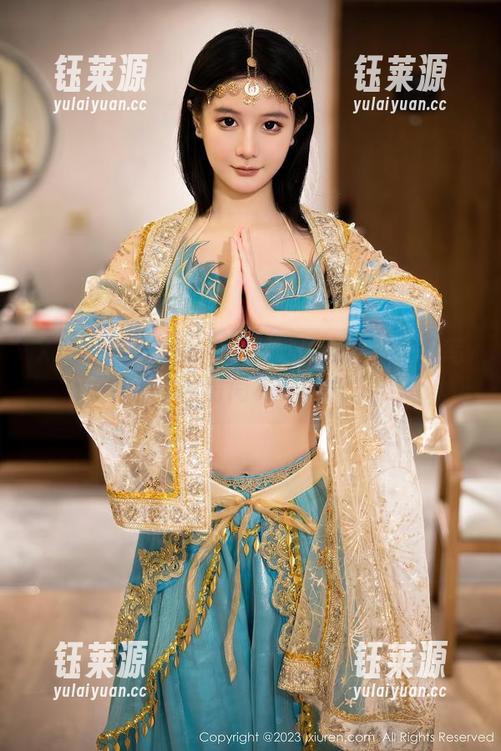 Xiuren秀人网 - 翻开区静瑶皮衣私房写真，谁说时尚不可以调皮？