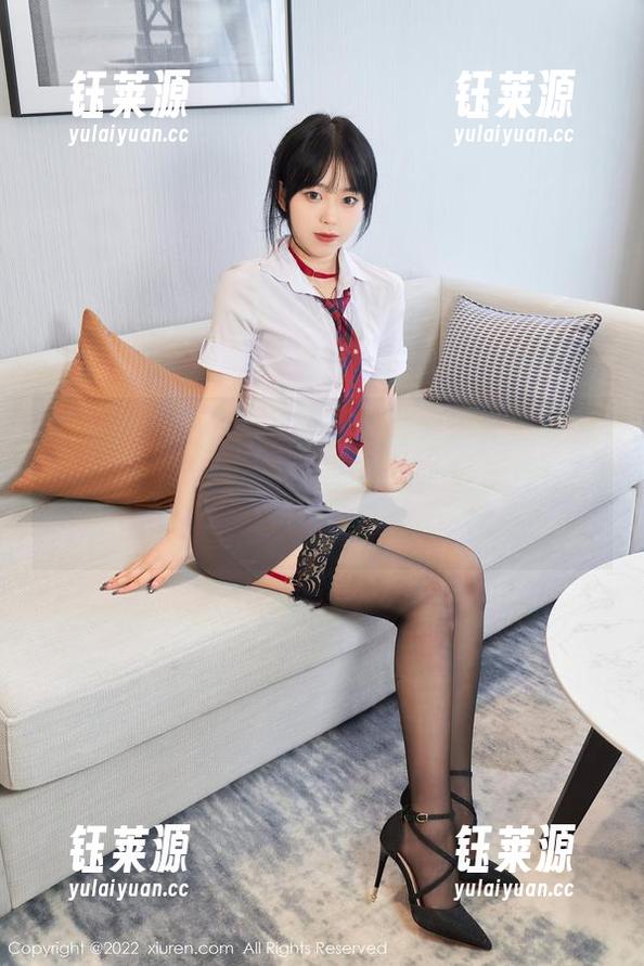 Xiuren秀人网 - 最新套图大曝光！林文文yooki在天台，一个不小心就被她的气质迷住了。
