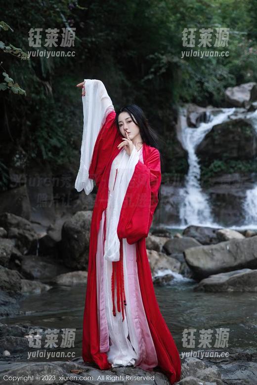 Xiuren秀人网-玥儿玥er Xiuren秀人网 - 校园风与玥儿玥er:最新照片让人想一头扎进去感受青春!