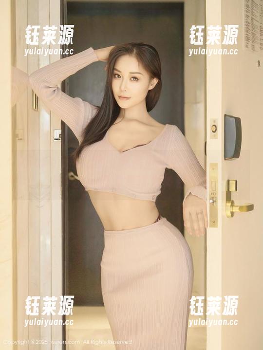 Xiuren秀人网 - 私房里的黑白故事：雨瞳Yoyo的图集散发神秘气息