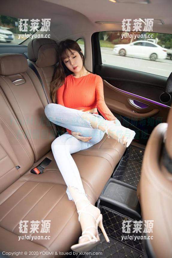 YouMi尤蜜荟-周妍希 YouMi尤蜜荟 - 翻转课堂:看周妍希如何在校园图库中释放青春的任性与叛逆。