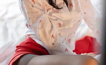YouMi尤蜜荟 – 谁说白裙只能在婚礼上？周思乔Betty免费图包玩出新花样！