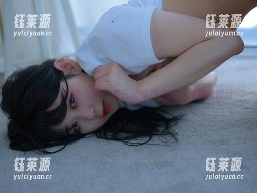 Zia(지아)睡衣写真：在云朵与自由之间的免费瞬间