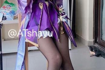 追逐at鲨鱼的高清女友，cos的每一个姿势都在默默告诉你，她的魅力无可抵挡。