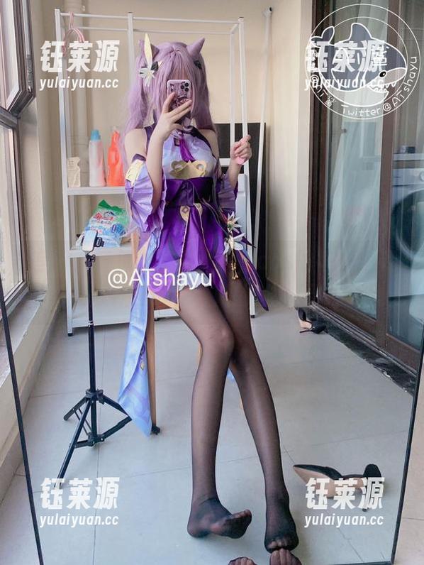追逐at鲨鱼的高清女友，cos的每一个姿势都在默默告诉你，她的魅力无可抵挡。