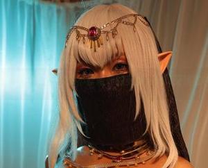 深入eliza喵喵的世界：2B不祥姐妹的美图，光影交错的神秘探险。