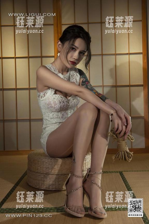 丽柜-菜菜 丽柜 - 在菜菜的乖巧小秘书合集里,时光是透明的