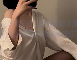 微密圈 – 在保守的二舅妈旗袍资源的世界里，谁还需要穿衣服的烦恼？