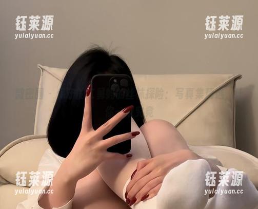 微密圈 - 保守的二舅妈的丝袜探险：写真集精选，让你一窥究竟