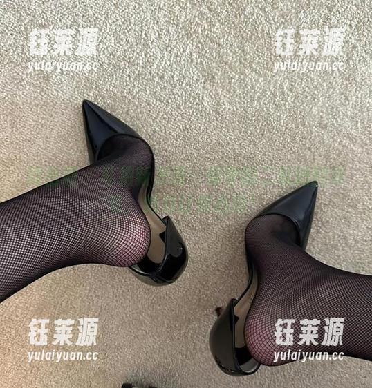 微密圈 - 私拍新发现：保守的二舅妈的泳衣，绝对让你心动！