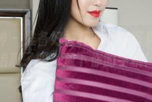 克拉女神 – 准备好被杨暖女友写真和壁纸治愈了吗？放下你的手机！