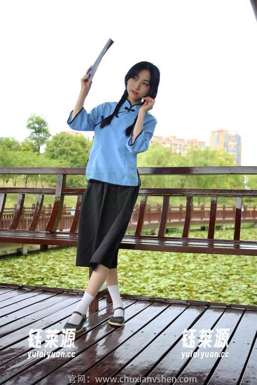 初夏女神 - 在双双的写真集中，布鞋和阳光跳舞，原图里的每一缝线都在呼吸