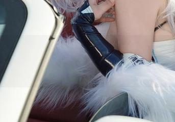 最新写真发布！咔喵的兔女郎，让你忍不住多看几眼