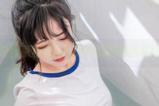 看！奇行家狗崽在玉桂狗睡衣里的写真游戏