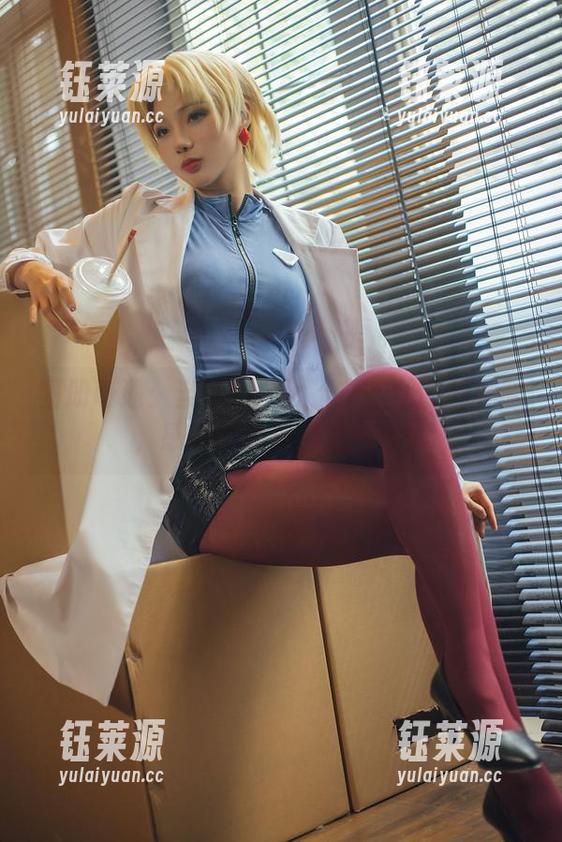 图册奇遇：当如月灰遇上宁光兰的晚礼服，感受那种神秘的气息！