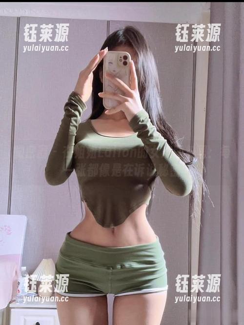 微密圈 - 在姐姐Lalion的女友图包里：每一张都像是在诉说秘密