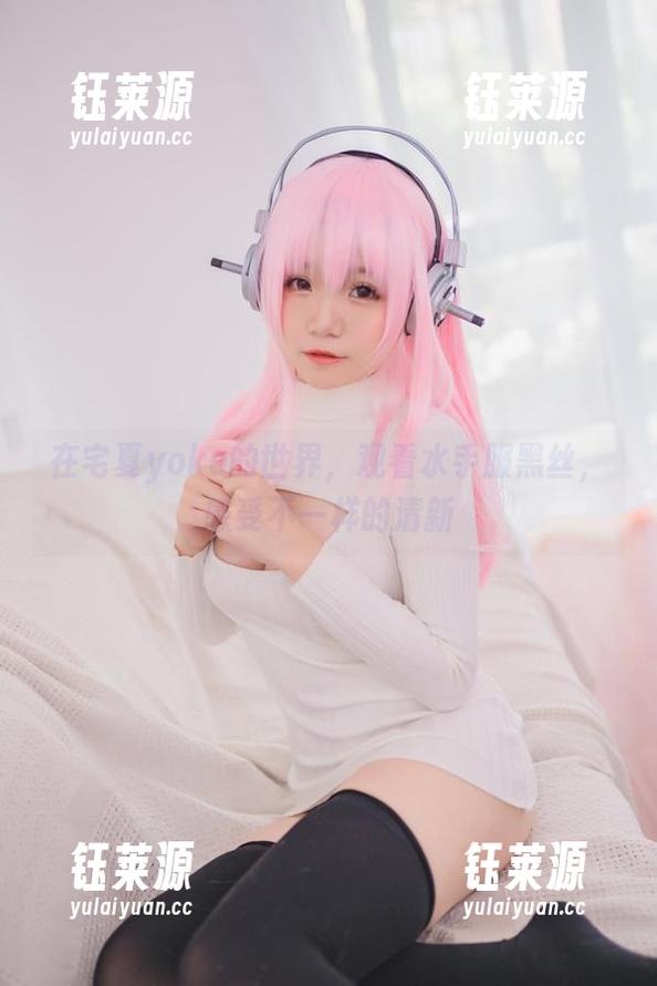 在宅夏yoko的世界，观看水手服黑丝，感受不一样的清新