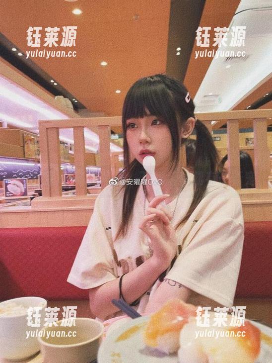 安曜曜JK高清写真，下载后仿佛有了新宠