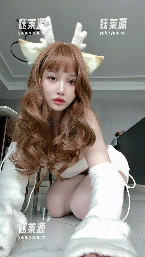 微密圈 - 宋昱欣在线：她的白色写真里藏着多少阳光和微风？
