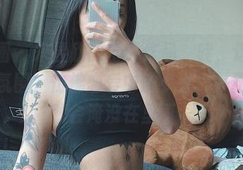 微密圈 – 宋昱欣的粉色作品，哇，这种粉嫩的氛围，仿佛恋爱中的少女，一不小心就会淹没在里面。