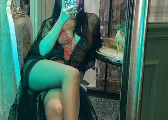 微密圈 – 御姐气场四射，宸大小姐的图包真是让人欲罢不能！