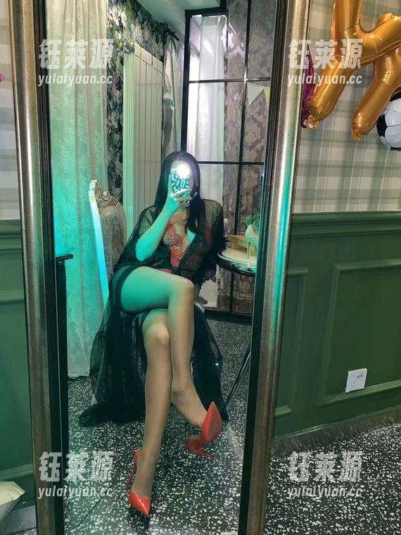 微密圈 - 御姐气场四射，宸大小姐的图包真是让人欲罢不能！