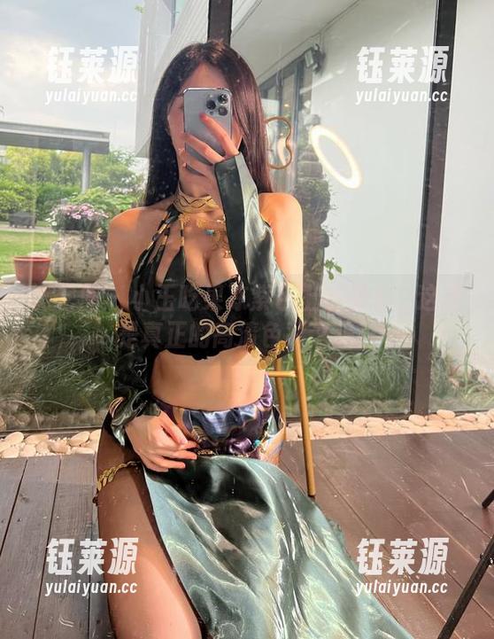 微密圈 - 小玉吃果冻紫色上衣图包：这才是真正的高清色彩之美！