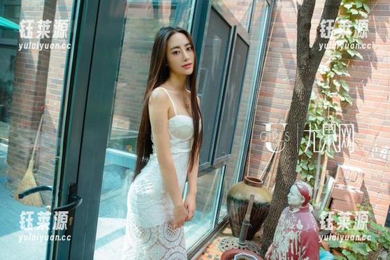 尤果网 - 当球球遇上粉色，这波写真更新你绝对想不到！