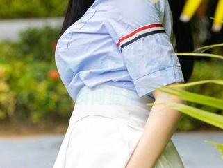 尤蜜荟 – 新一波红裙写真更新，小海臀Rean又让瞬间变得不平凡！