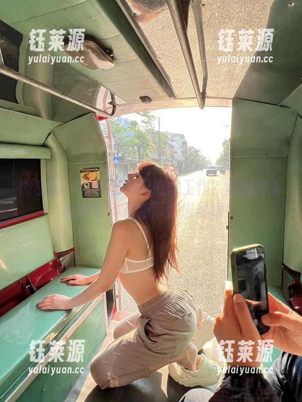微密圈 - 谁说秘书只能忙工作？就是阿朱啊的写真更新带你进秘境！