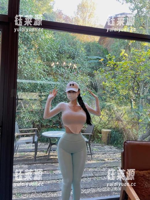 微密圈 - 左公子666的写真：教你如何用死库水壁纸征服你的屏幕！