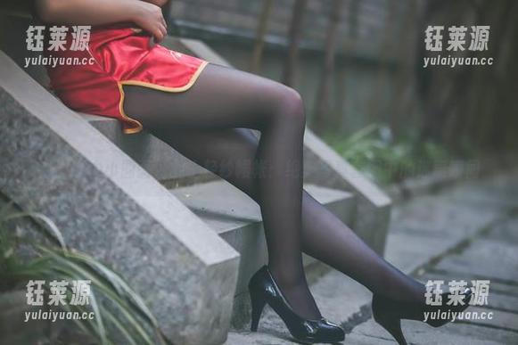 当巧克力小圆面包遇上轻纱幔帐：绝美写真套图中的迷离瞬间