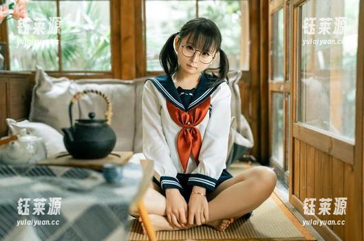 幼水铃衣的瑜伽写真：这组美图，谁说穷人不能玩高雅？