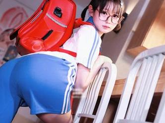 幼水铃衣的秘密武器：办公室cos合集大揭密，保证让你惊艳!