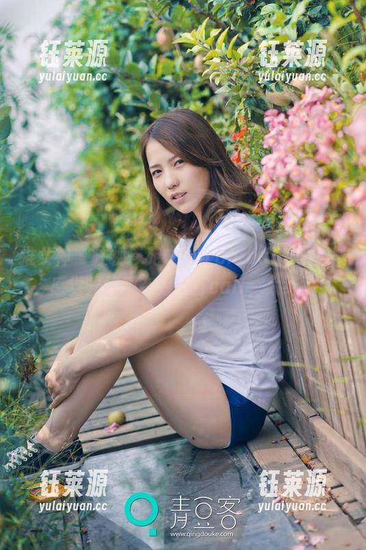 推女神 - 注视岑苑之barbiebaby的温柔，感觉光线都在为她打call，太绝了！