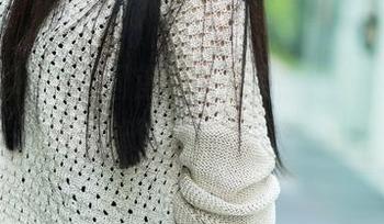 推女郎 – 蓦然回首，易阳学姐的全套写真让人不知不觉沉醉其中。
