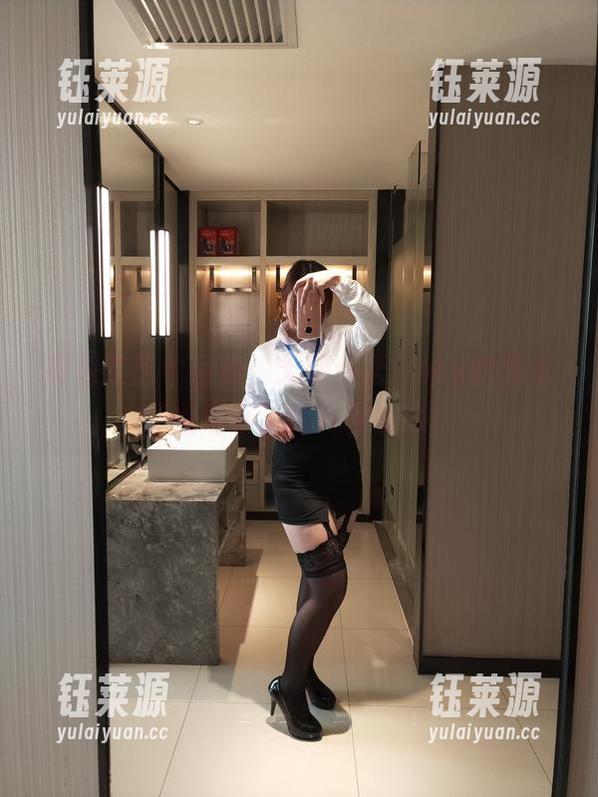 短裙在风中摇曳：无颜小天使wy的图集让我缩小了好几件衣服！