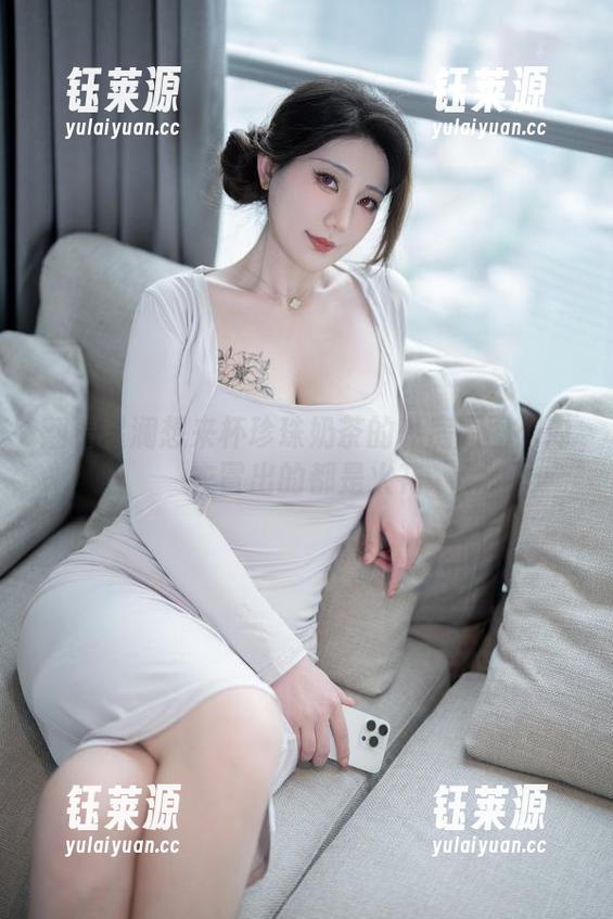 翻看星澜想来杯珍珠奶茶的私房原图：内衣冒出的都是火花